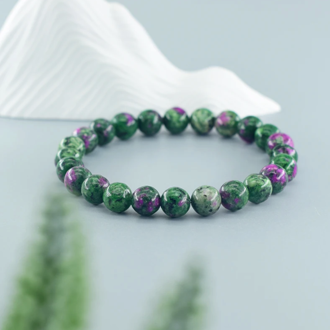Billede af Perlearmbånd smaragdgrøn og safir lilla sten | Ægte epidote sten